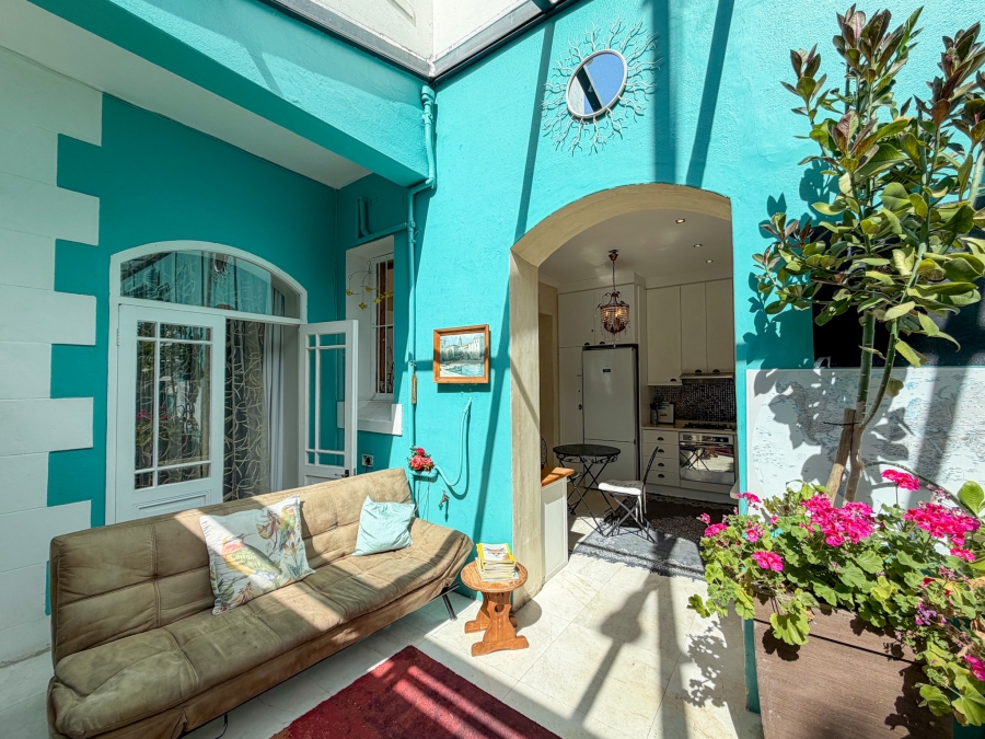 6 Bedroom Property for Sale in Green Point Western Cape